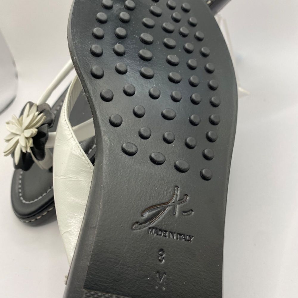 Antonio Bossi Size 8 Black White Leather Daisy Flower Sandals Size 8 NWT - Picture 7 of 8